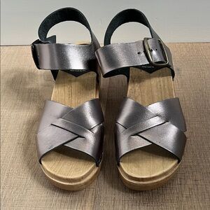 No. 6 Criss Cross Clog on Mid Wedge in Pewter. Size 6